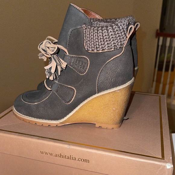 Booties - Picture 4 of 5